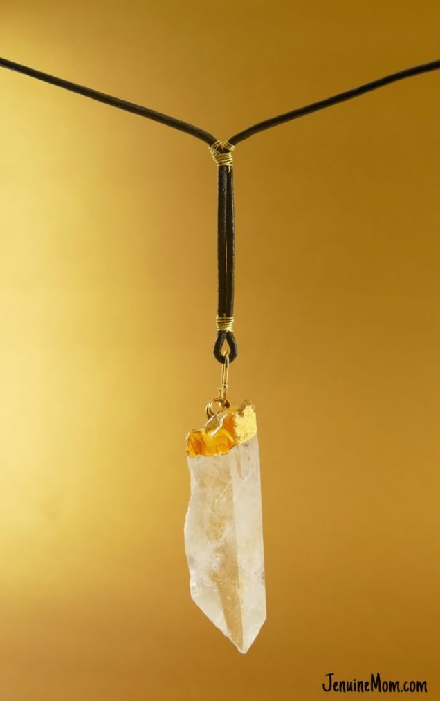 Jenuine Mom jyn-erso-kyber-crystal-necklace-finis3-768x1225