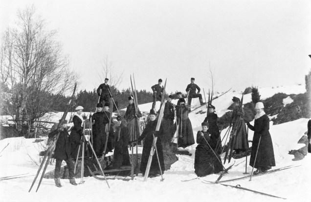 Helsinki City Museum N252030 Hiihtoretkelaiset