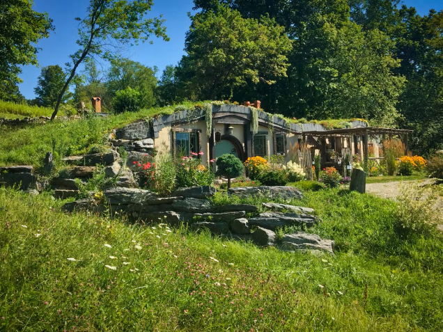 Airbnb Middletown Springs Hobbit House
